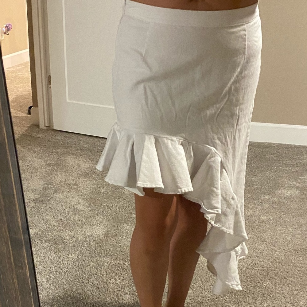 White Venus asymmetric skirt